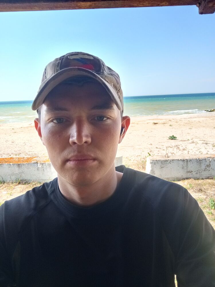  ,   Artem, 22 ,   ,   