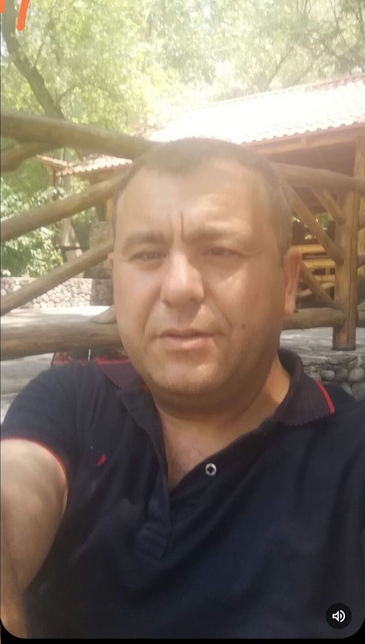  45713353  Garnik, 44 ,    