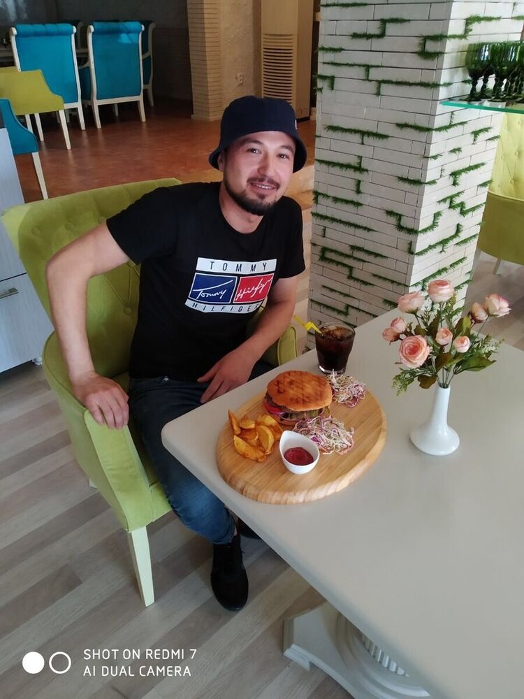  22093373  Farrux, 35 ,    