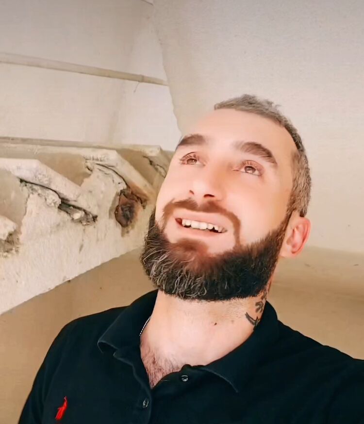  48435583  Irakli, 32 ,    