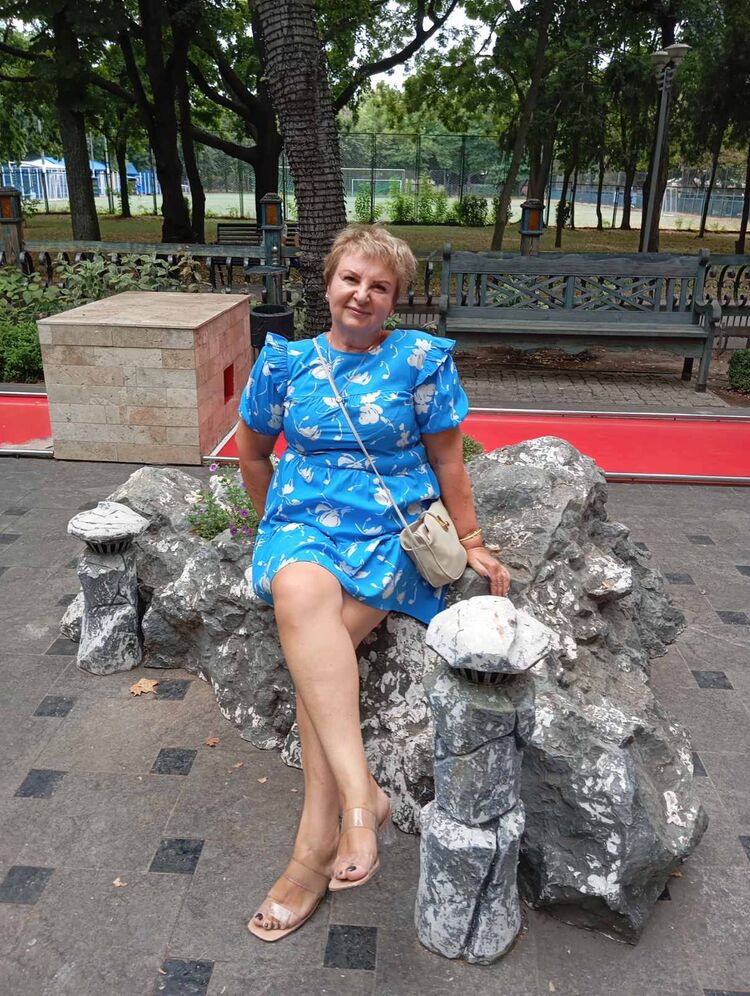  52394013  Inna, 61 ,    