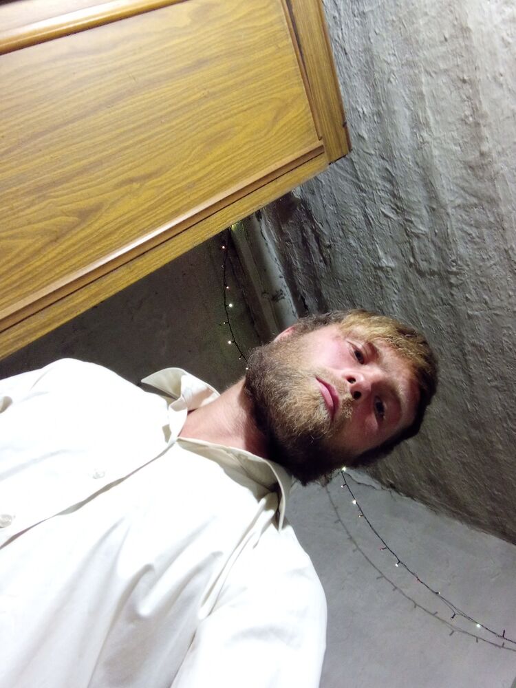  38665693  Kasper, 32 ,    