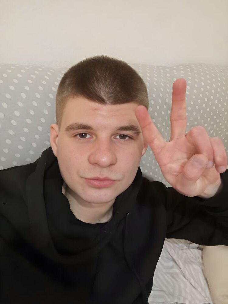  49523273  , 24 ,    