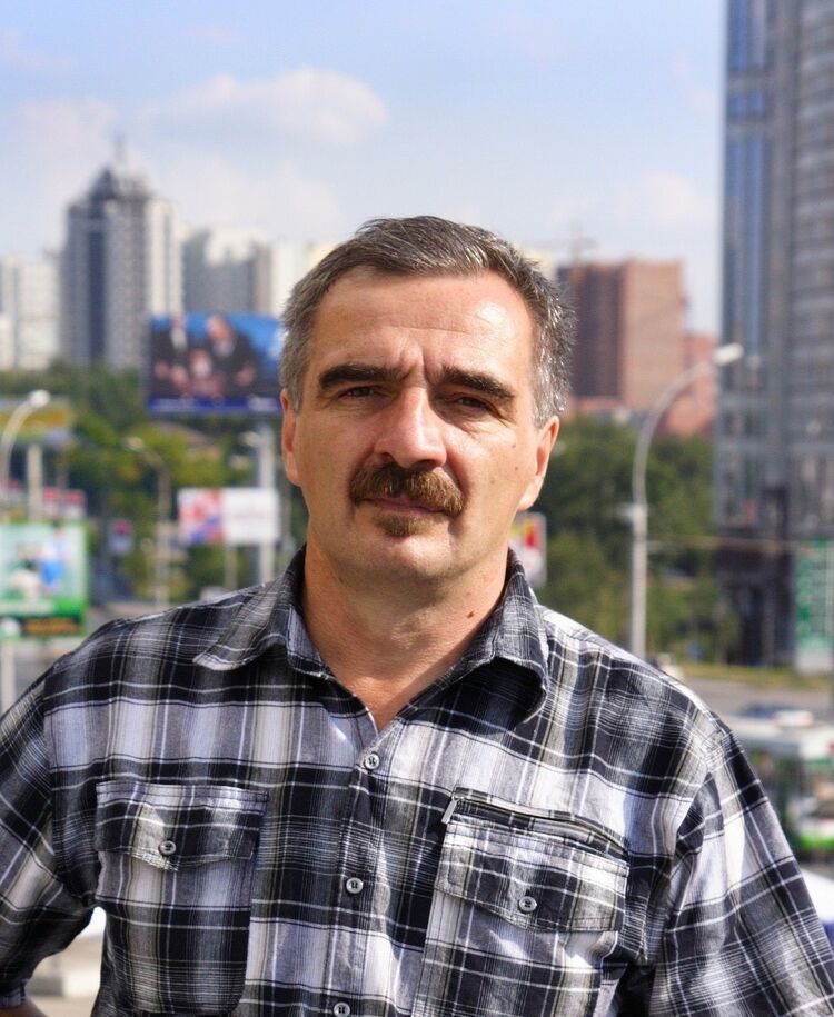  17015153  Viktor, 51 ,    