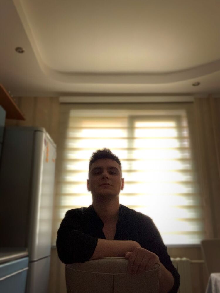  27822613  Artur, 27 ,    