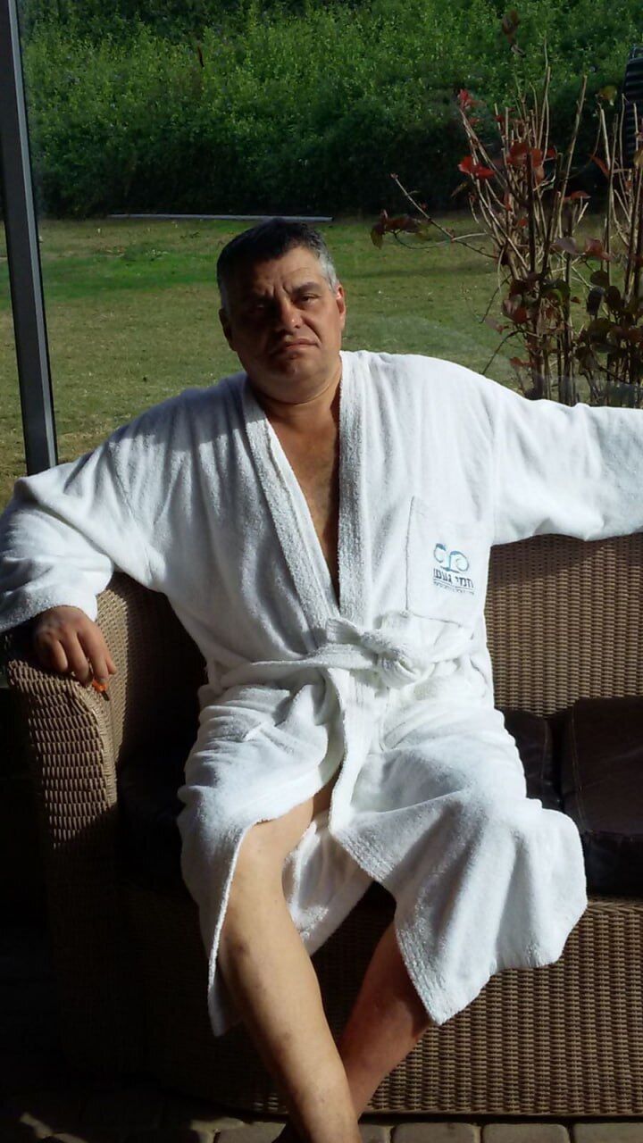  52209923  Ishak, 63 ,     
