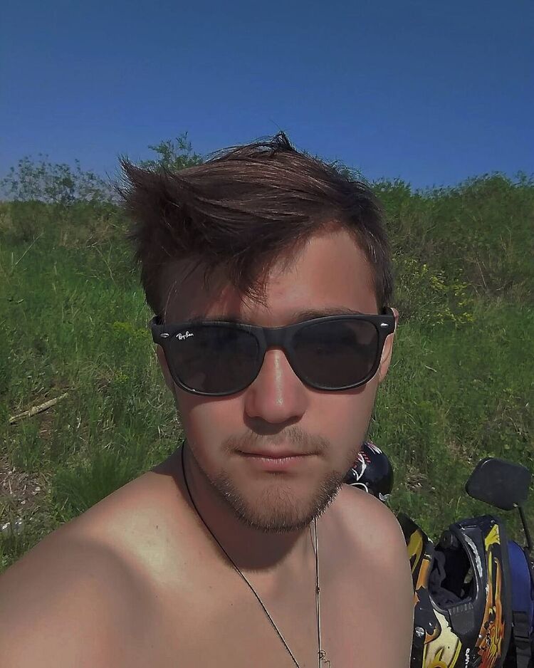  53930553  Kong, 20 ,    