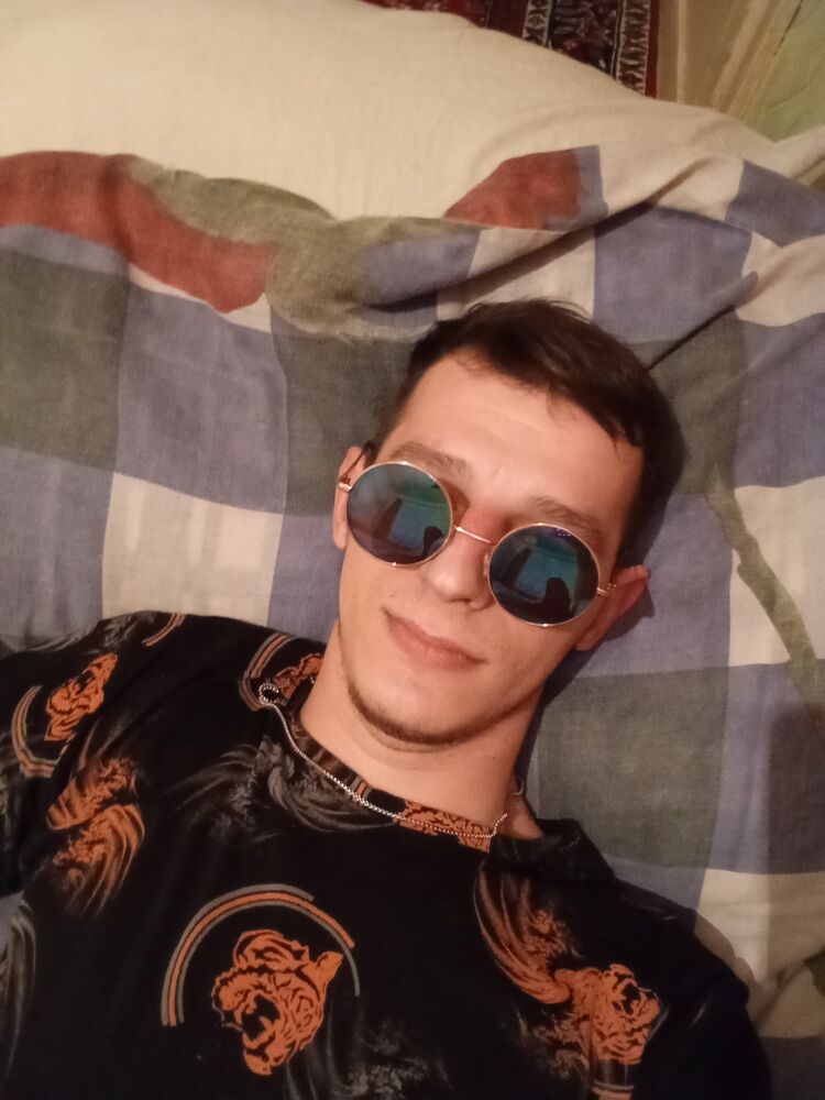  ,   SERGEJ, 25 ,   
