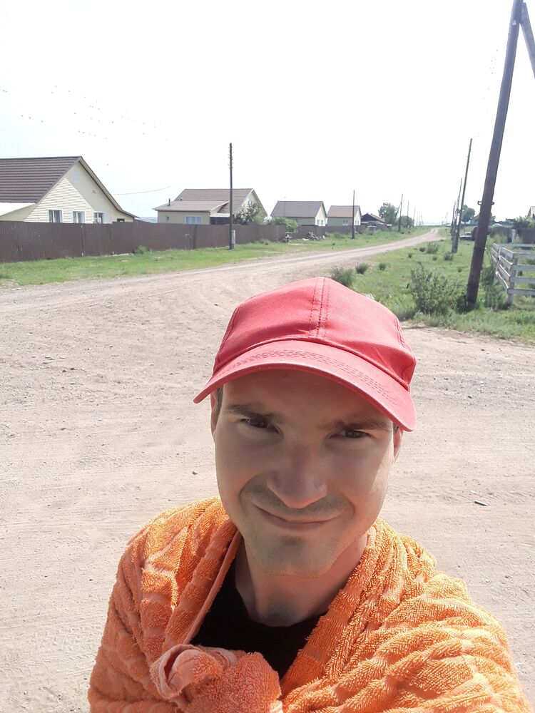  44889463  , 24 ,    