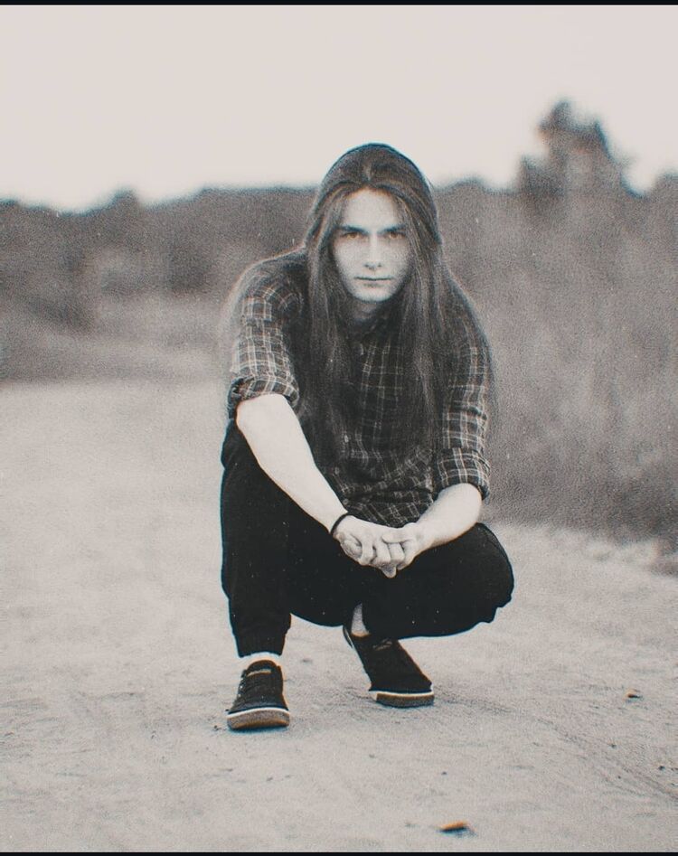  54610323  Denis, 27 ,    