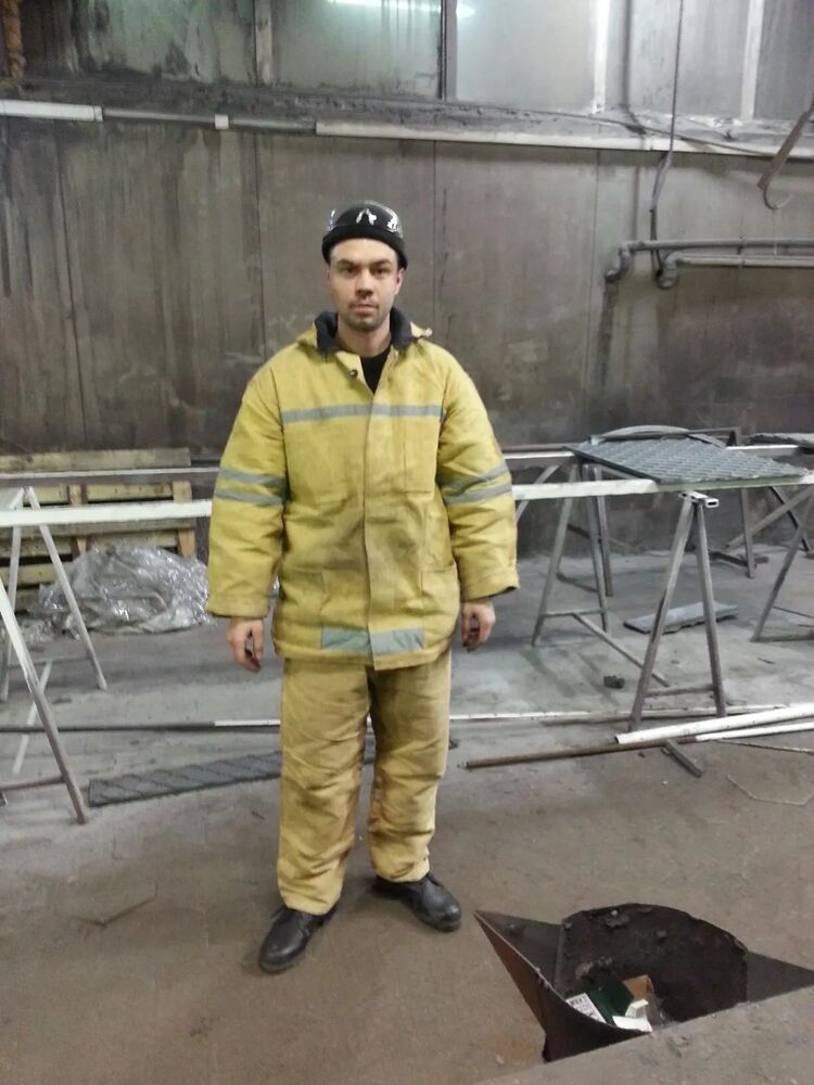  30129703  Artyom, 32 ,    