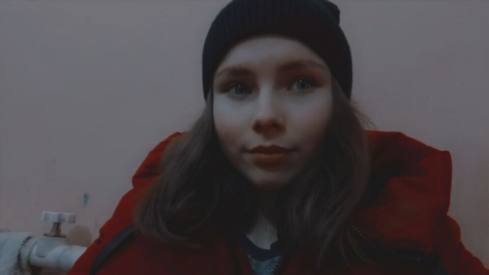  41027183  Viktoria, 19 ,    