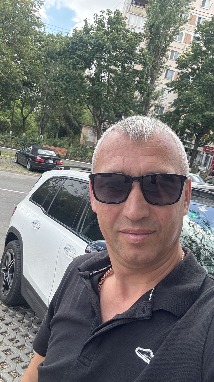  53529393  Andrei, 43 ,    