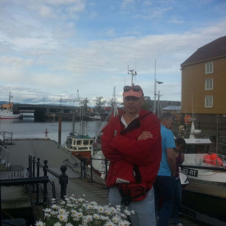  ,   Serge, 45 ,   ,   