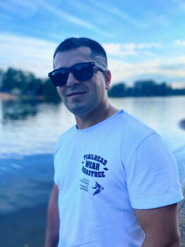  31405923  Aleksei, 37 ,    