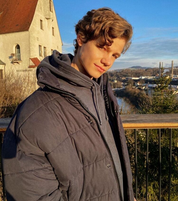  ,   , 24 ,   ,   