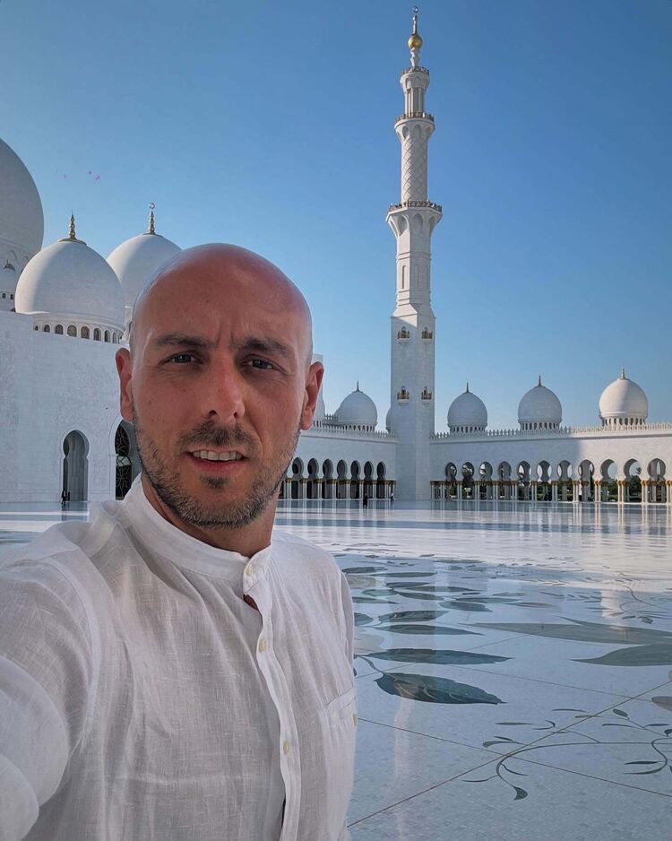  54387443  , 37 ,    Chai Nat