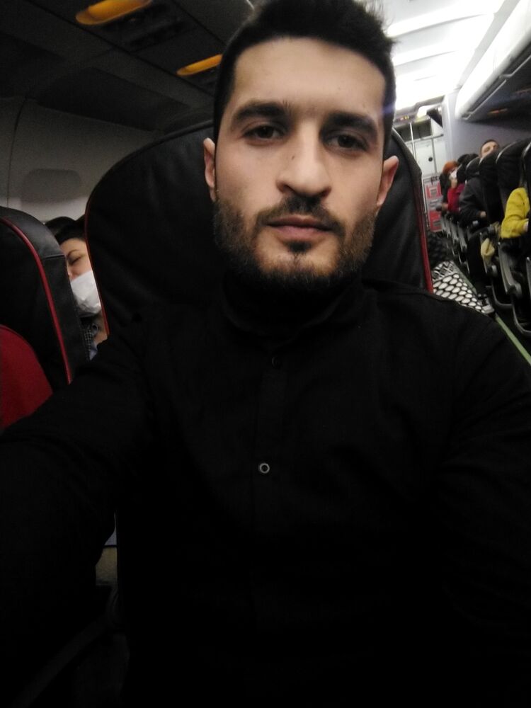  33497943  Artur, 33 ,    