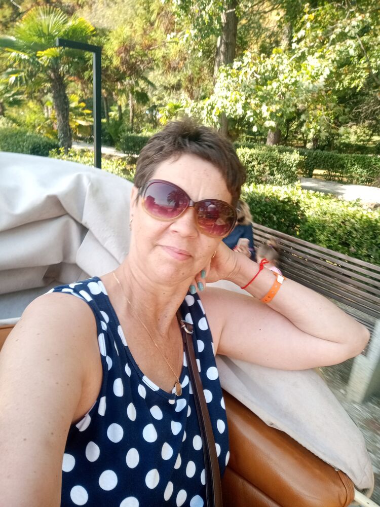  42889083  Larisa, 57 ,    