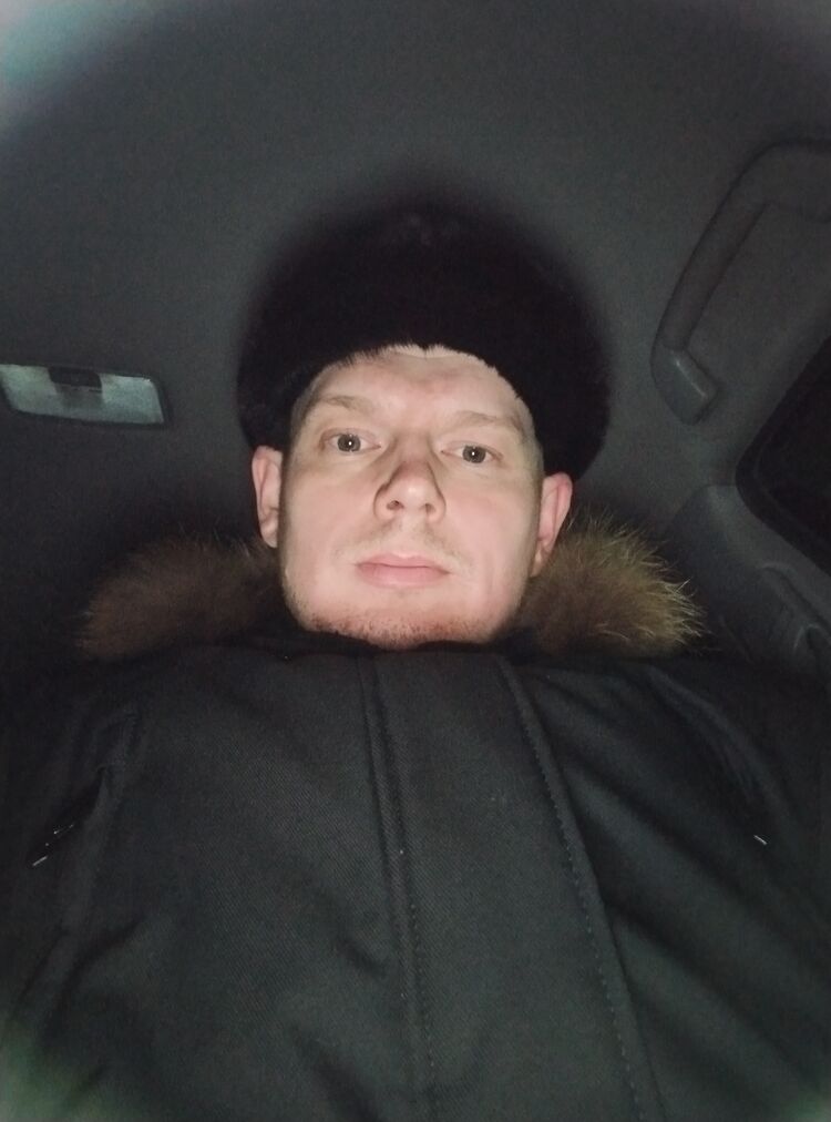  40607393  Stanislav, 21 ,    