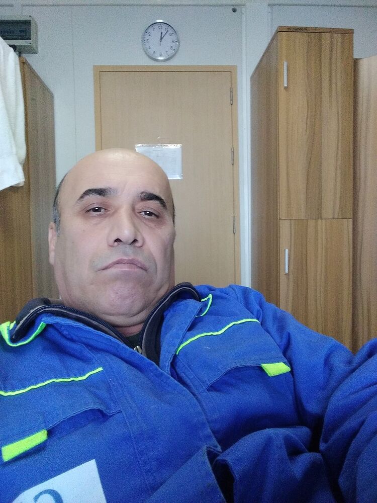  18301173  Boti, 59 ,    