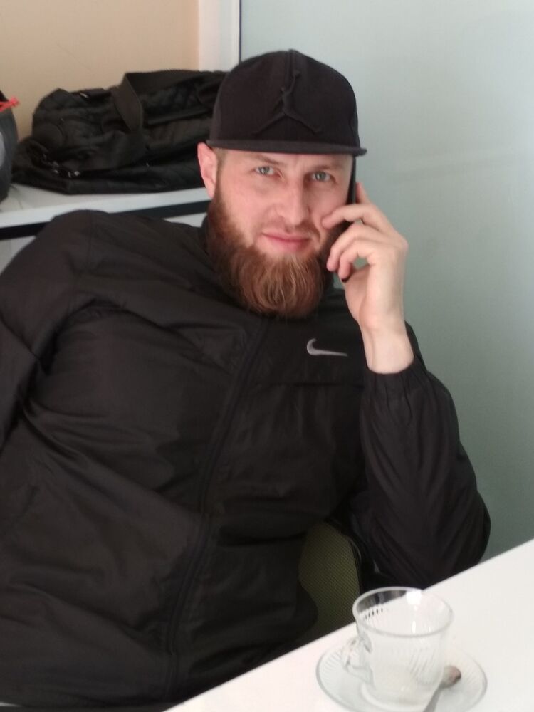  ,   Romeo, 32 ,   