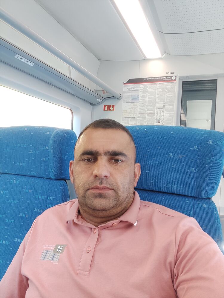  40346863  Ali, 38 ,    