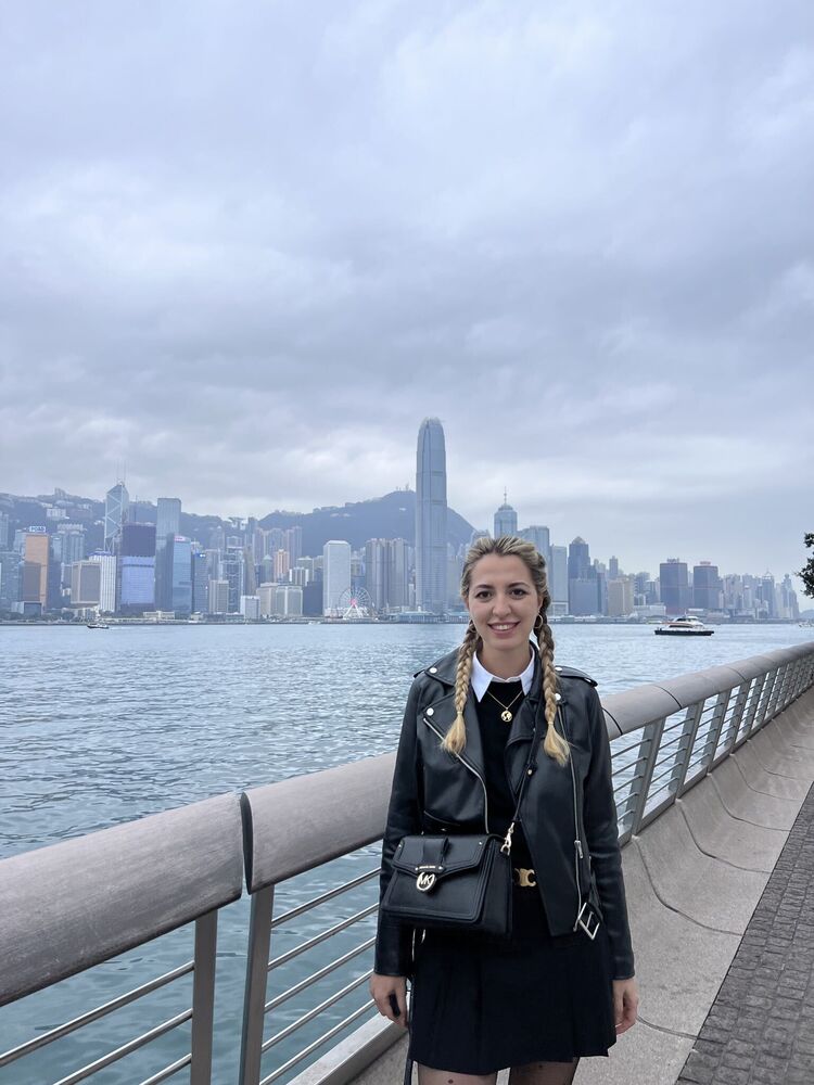  Shenzhen,   Emiliia, 31 ,   ,   , c 