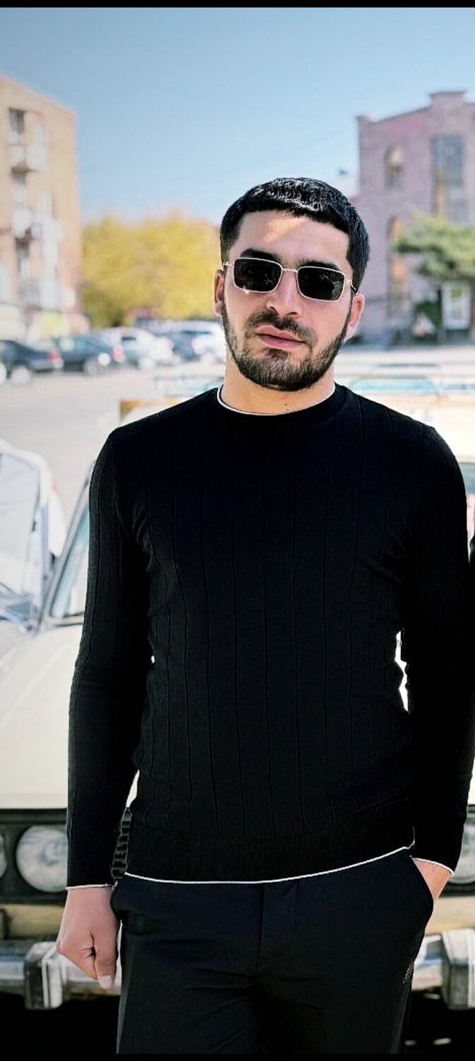  54553013  Hakob, 21 ,    