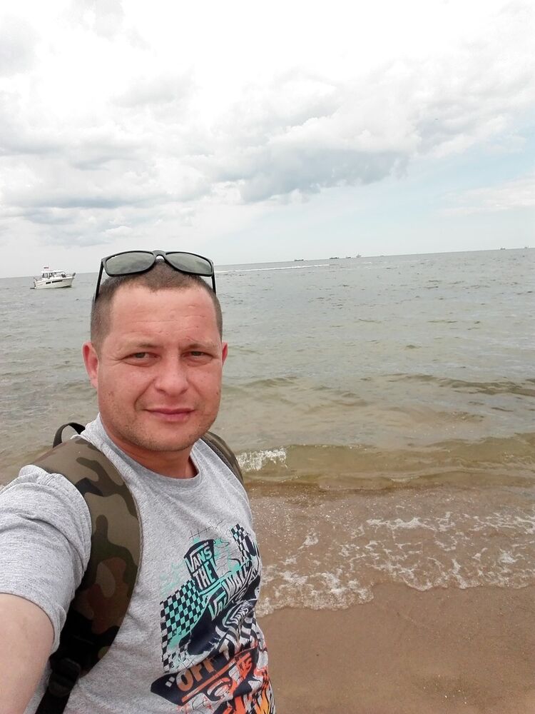  10836743  Vlad, 41 ,    