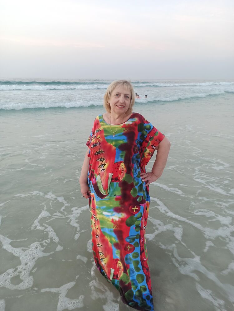  52806363  Lyudmila, 54 ,    