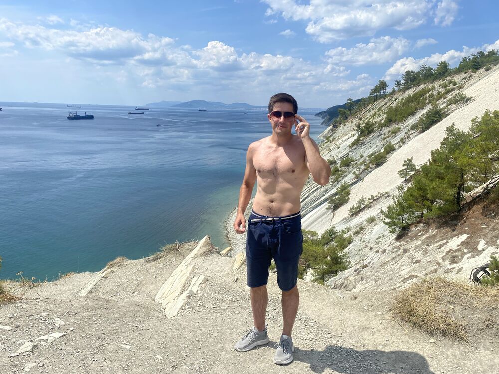  ,   Alex, 28 ,   
