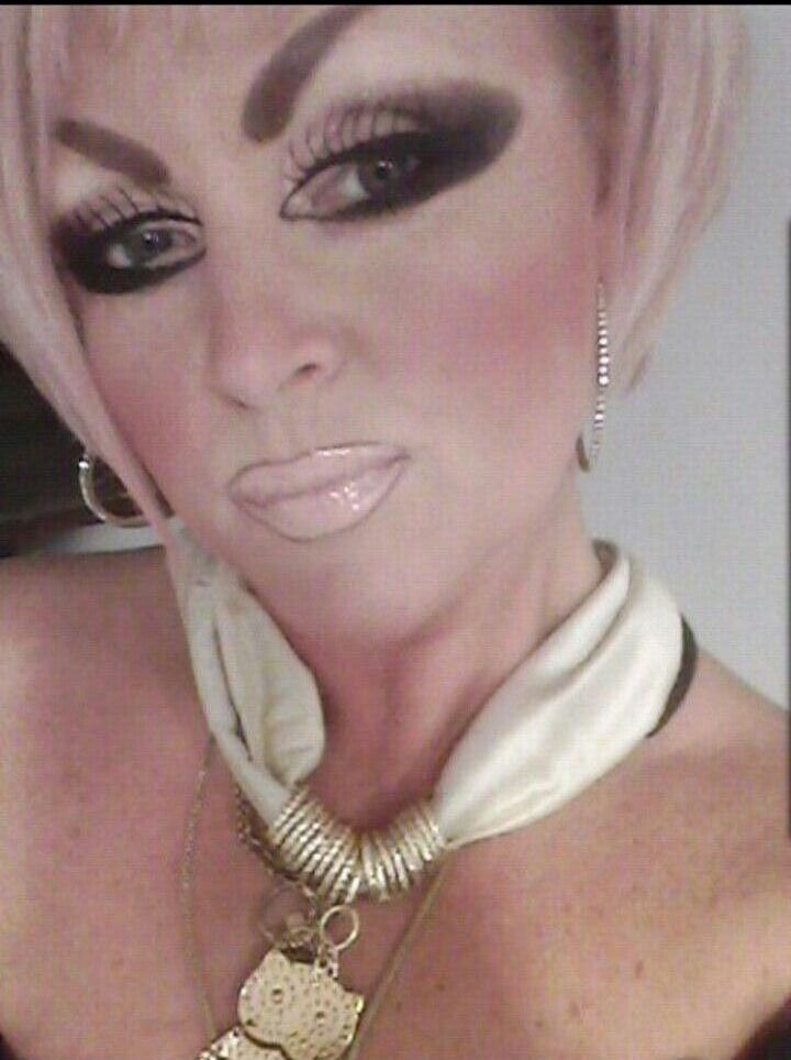  38533683  ADEL, 56 ,    -