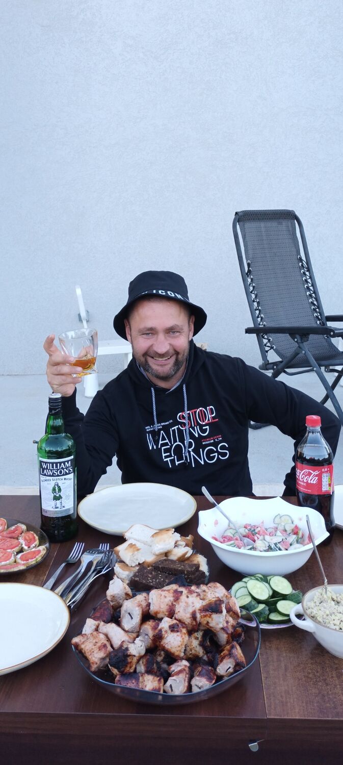  34543423  ARTUR, 46 ,    