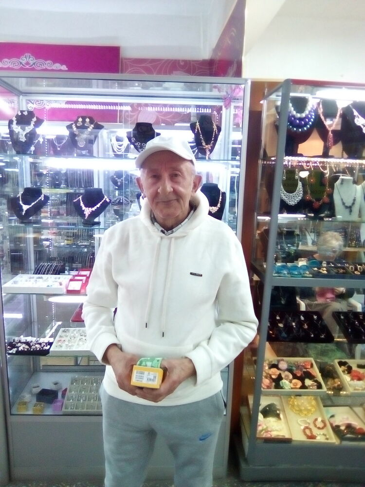  13906903  Anatoli, 74 ,    