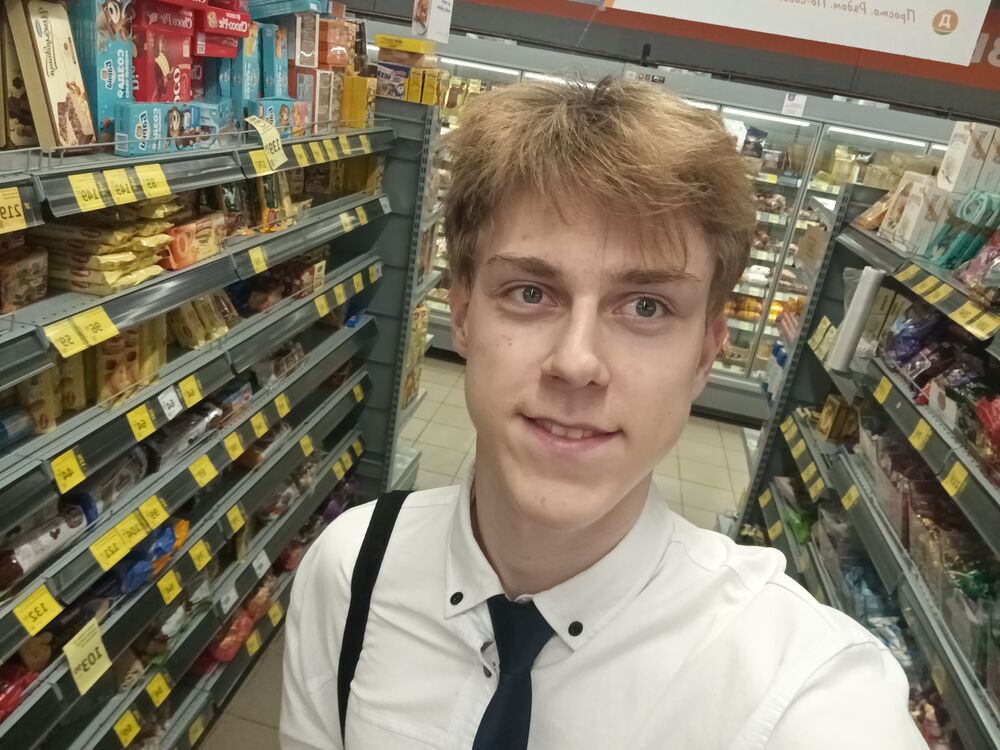  48002823  Bogdan, 19 ,    