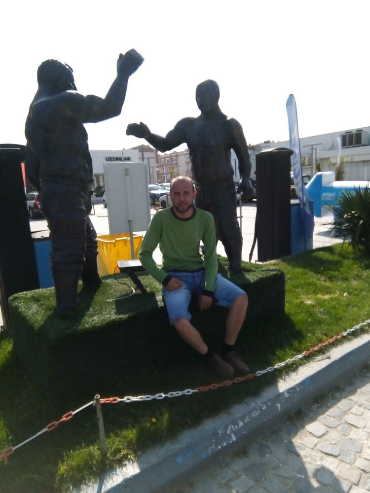  ,   Vadim, 42 ,   