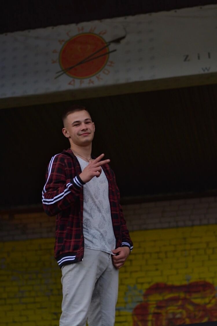 ,   Artur, 22 ,   ,   