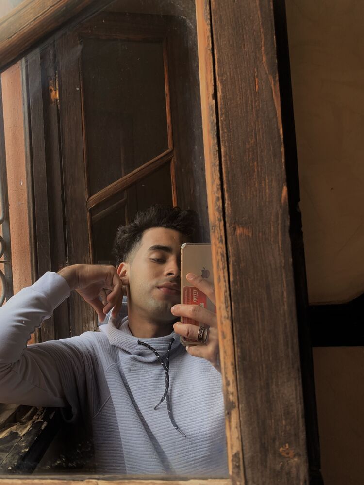  32848423  Simo, 23 ,    