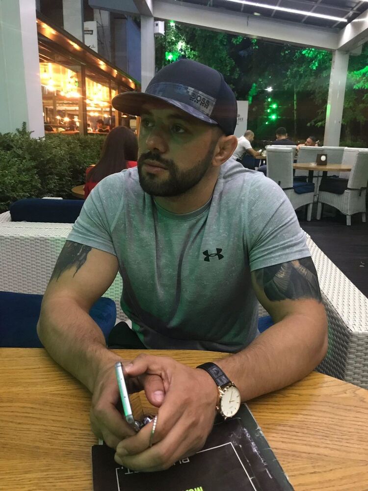  18619393  Radu, 38 ,    