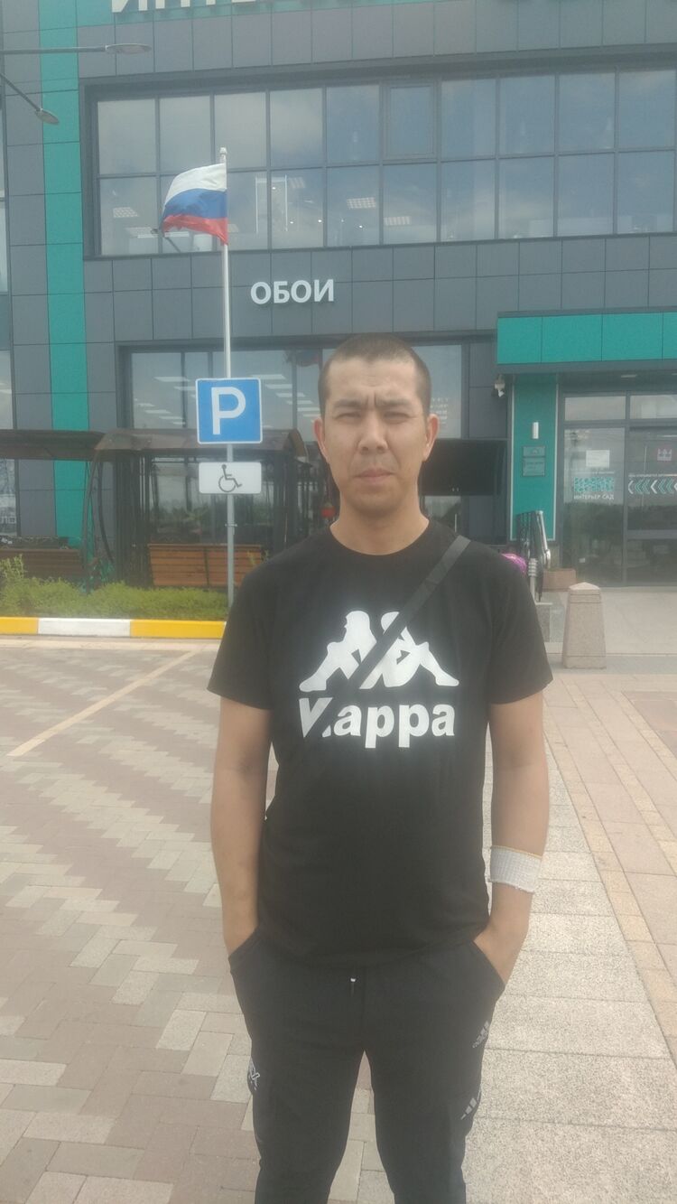  43832063  Jurabek, 36 ,    