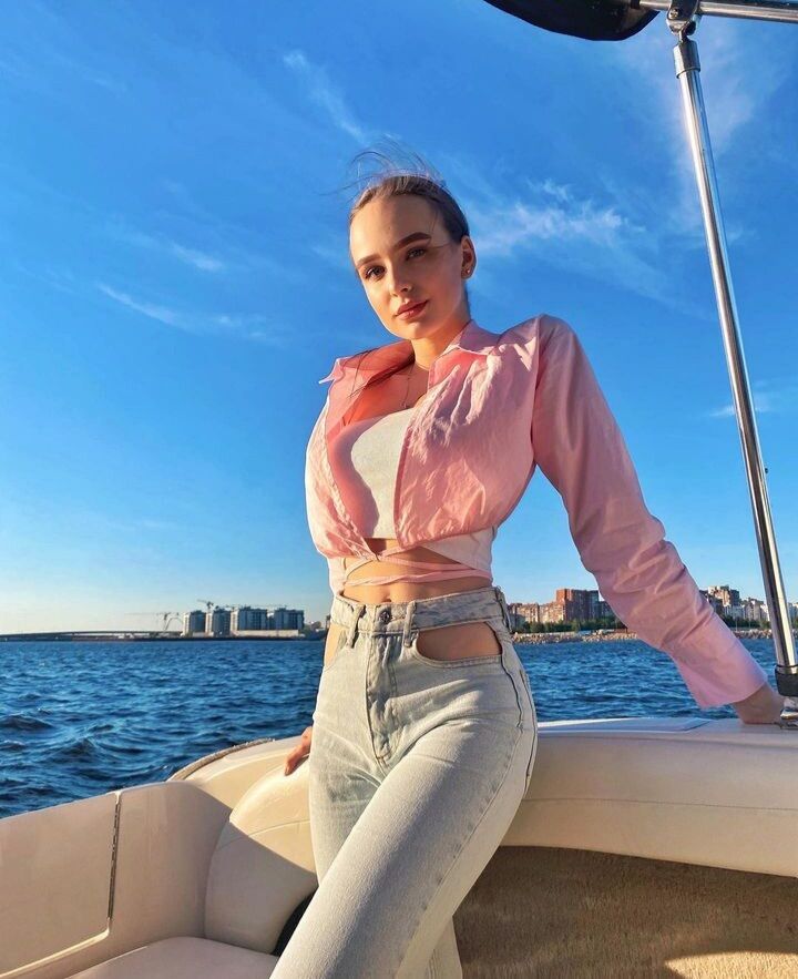  ,   Anna, 24 ,   ,   , c , 