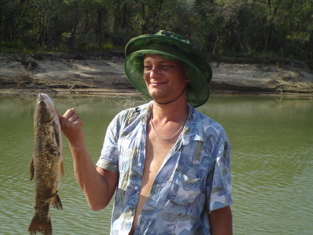  8501043  Denis, 49 ,    