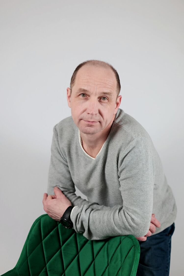  53408613  Valery, 50 ,     