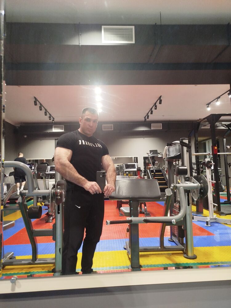  ,   Viktor, 37 ,   ,   , c , 