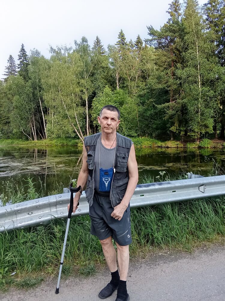  53276343  Viktor, 63 ,    
