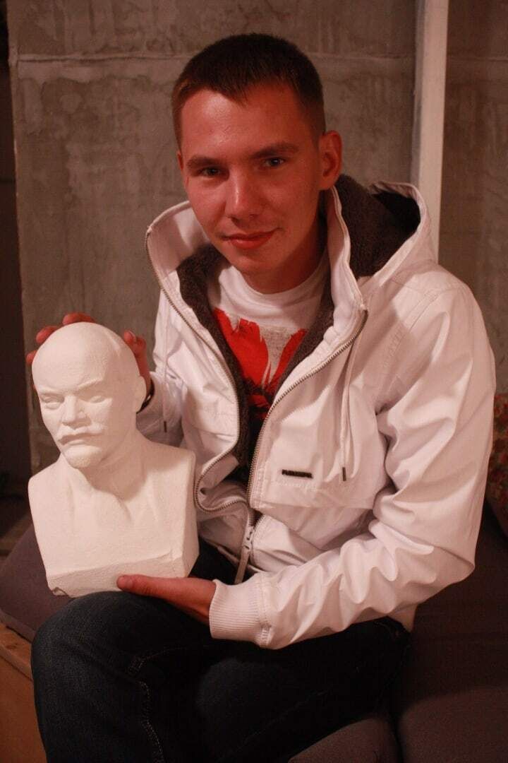  ,   Viktor, 32 ,   ,   , c , 