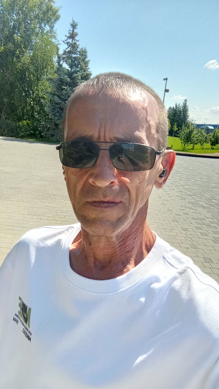  52621753  Viktor, 54 ,    