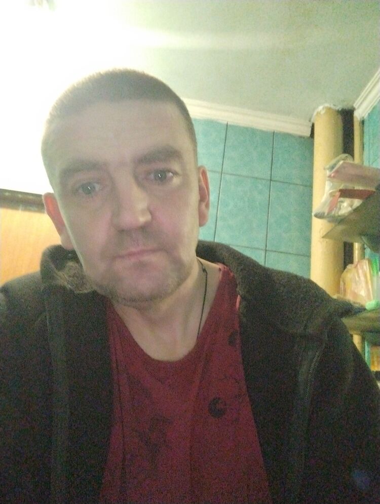  48999343  Sergei, 46 ,    