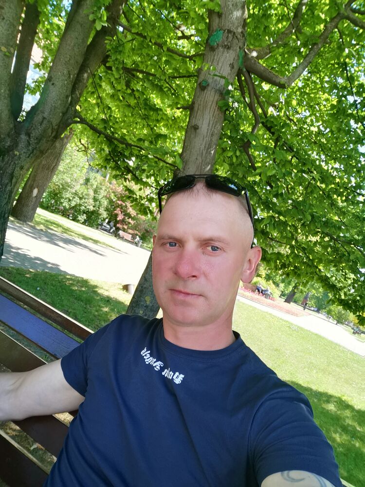  44663273  Jon, 42 ,    -